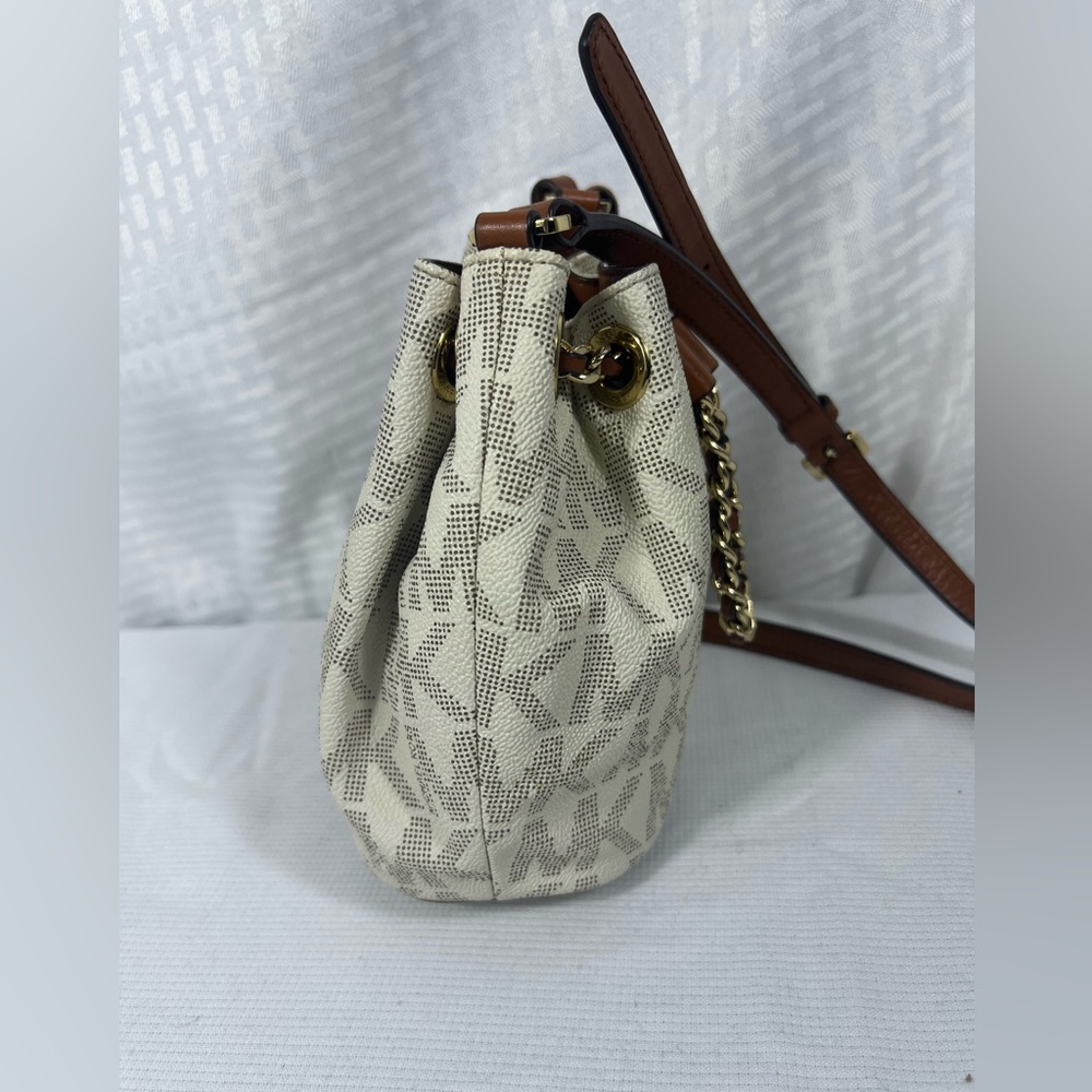 4244: Michael Kors Frankie Signature MK Bucket Bag Vanilla Acorn - Picture 3 of 13